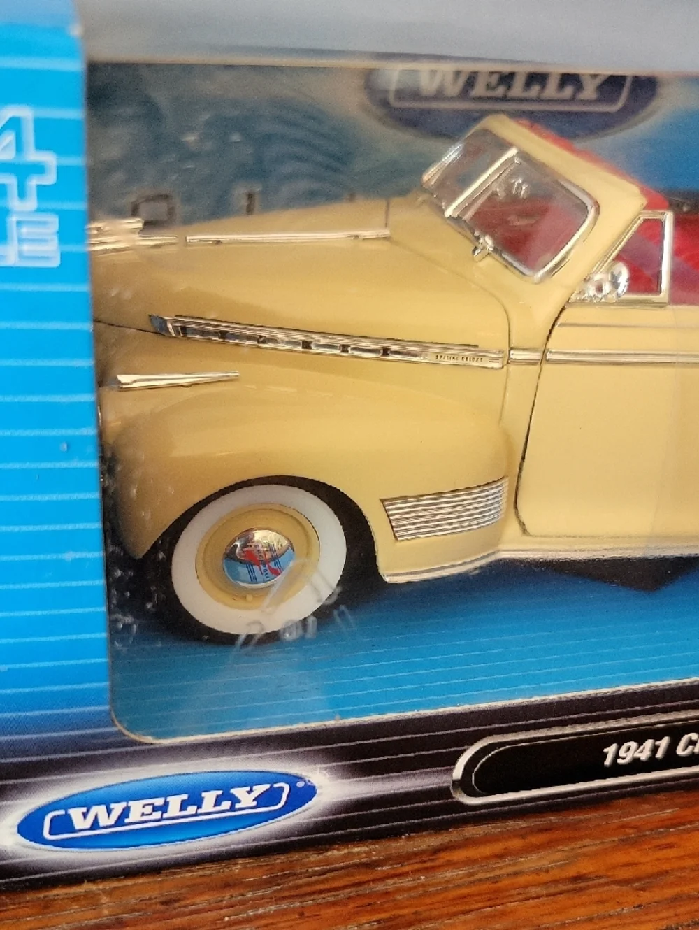 1941 Chevrolet Special Deluxe Die-Cast Convertible By Welly